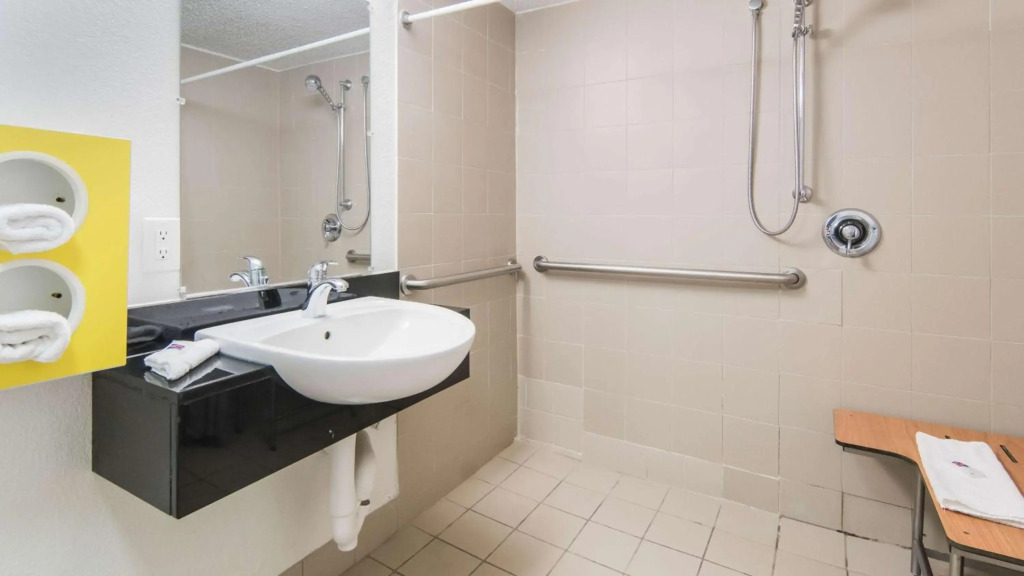 Motel 6-Addison, TX - Dallas