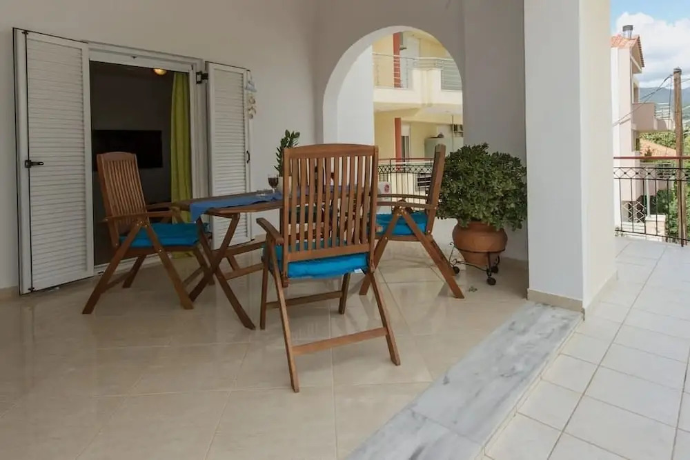 Thano's Stylish Flat, Just 150m To The Beach