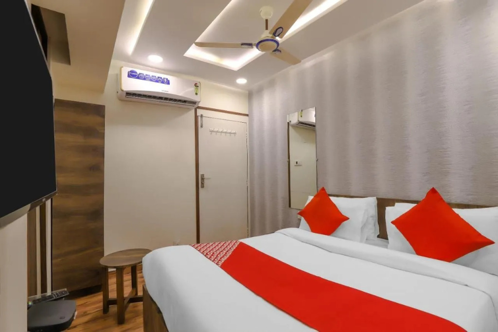 OYO 75323 Hotel Shree Nivas