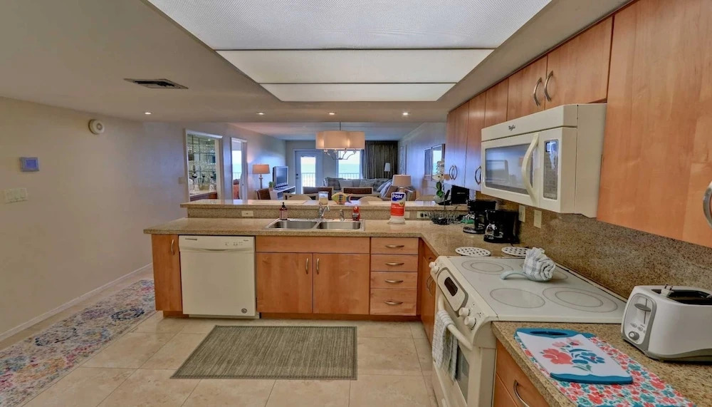 Edgewater 507 Minium 3 Bedroom Condo by RedAwning