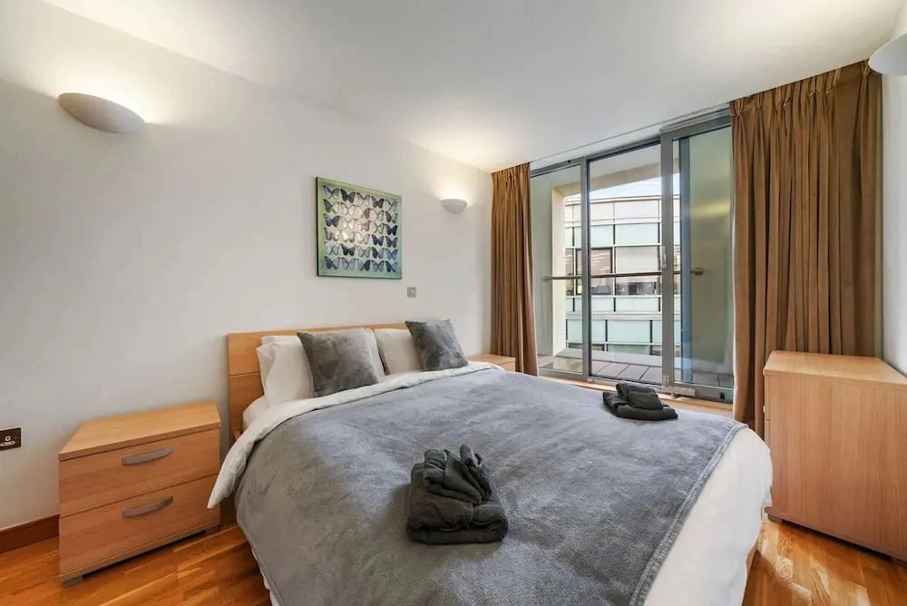 Central and Elegant City Apt With Balcony