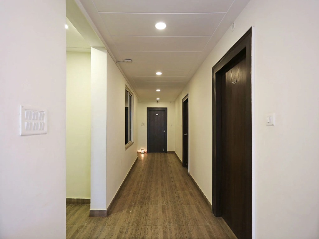 Hotel Sahu Near Kashi Vishwanath Temple Gate