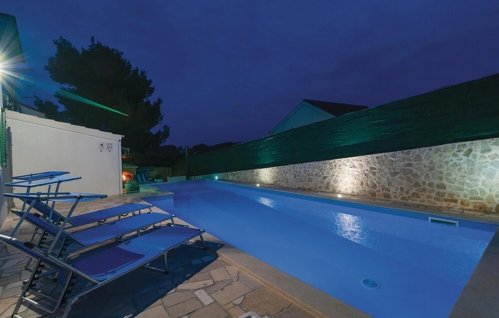 Stunning Home in Rogac With Wifi and 4 Bedrooms