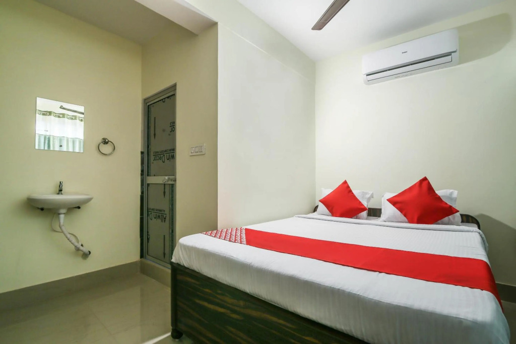 Flagship 70422 Hotel Lokenath