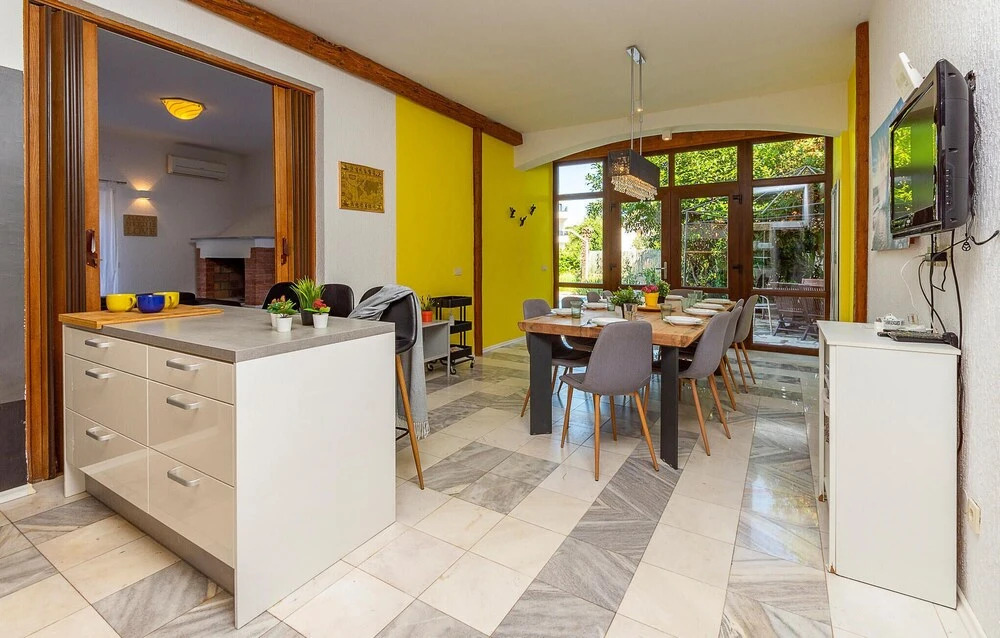 Awesome Home in Rovinj With Wifi and 6 Bedrooms