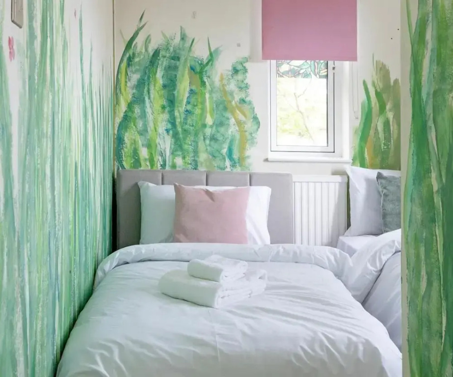 Charming Frome Retreat With 4 Bedrooms
