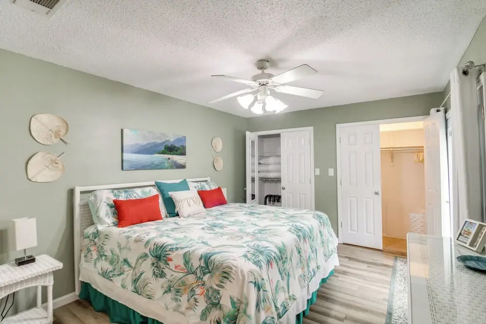 5 Mi to Pensacola Beach: Townhome w/ Yard