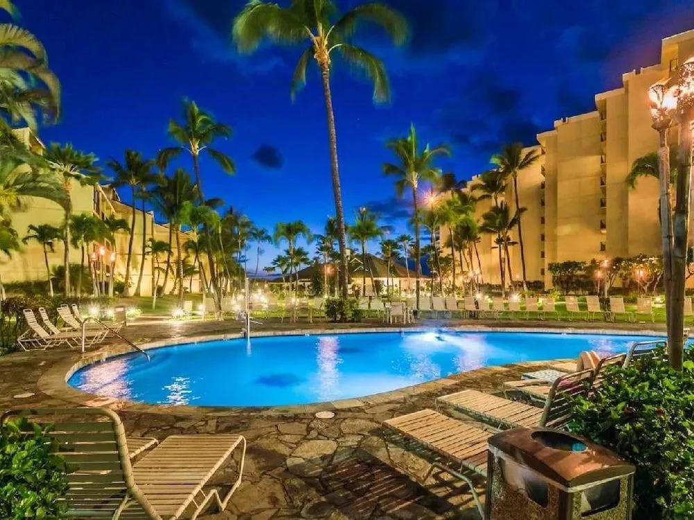 Kaanapali Shores Studio 642 Studio Bedroom Condo by RedAwning
