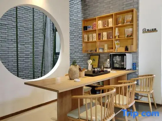 Yiming Book House Leisure & Vacation Homestay (JiaXian guangkuotiandi store)