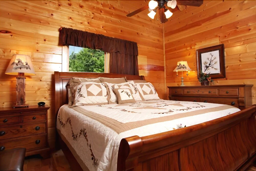 Together Again 2 Bedroom Home with Hot Tub