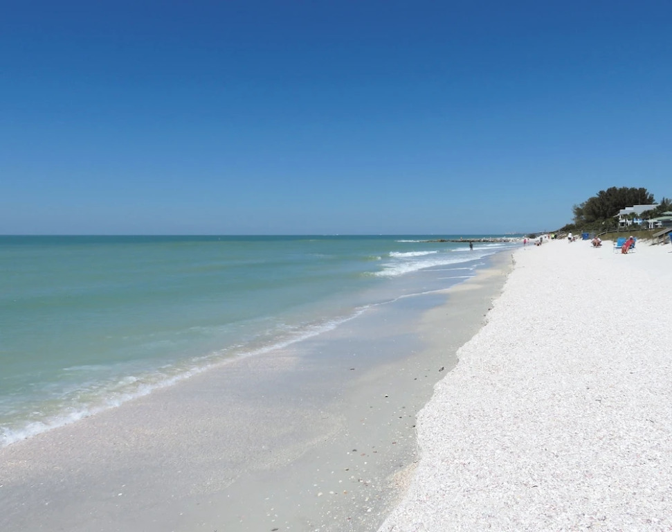 Treasure Island Sunset Beach Bungalow by Tech Travel
