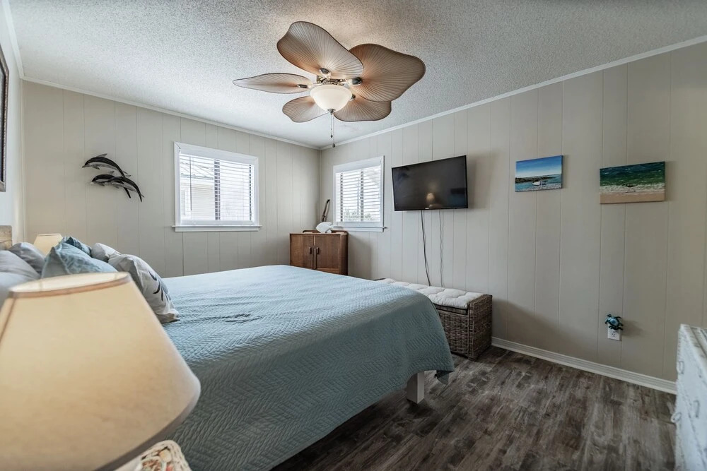 Sea Spot - Waterfront! Enjoy Dinner On The Deck And Naps In The Shaded Hammocks 3 Bedroom Home by RedAwning