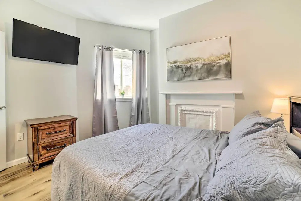 Pittsburgh Townhome: 1 Mi to Downtown