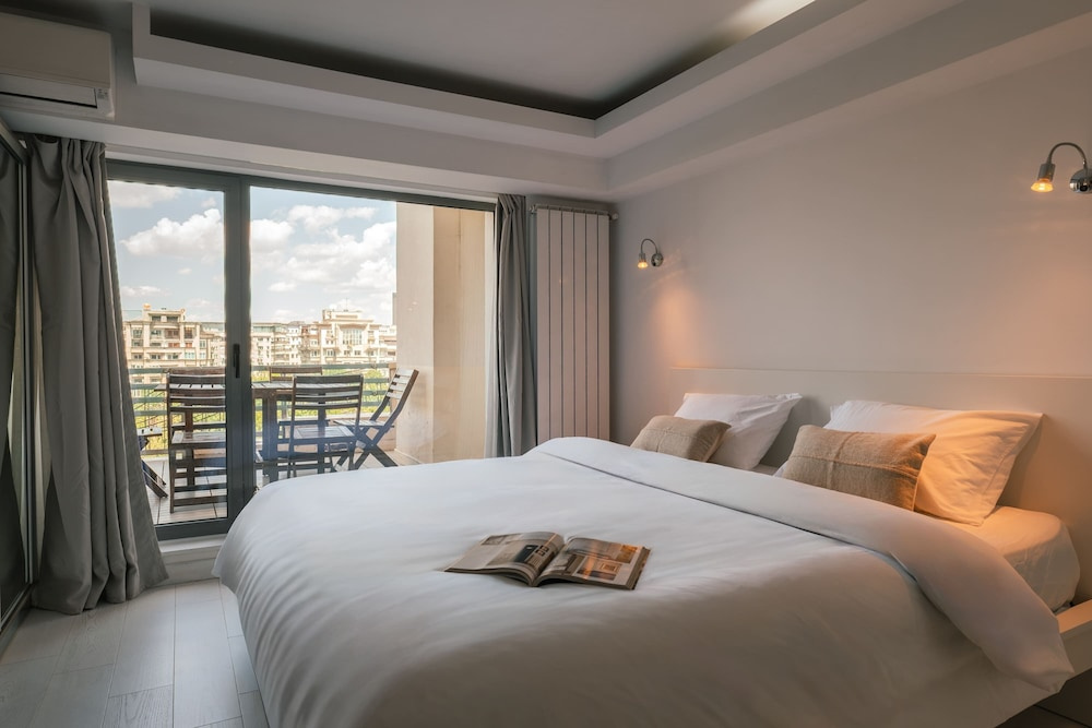New Unirii Center Apartments by Olala Homes