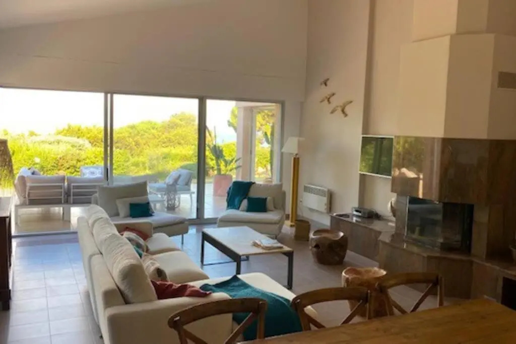 Villa 180 m2 vue Mer Piscine Climatisée Grand jardin 5000 m2 cloturé Calme