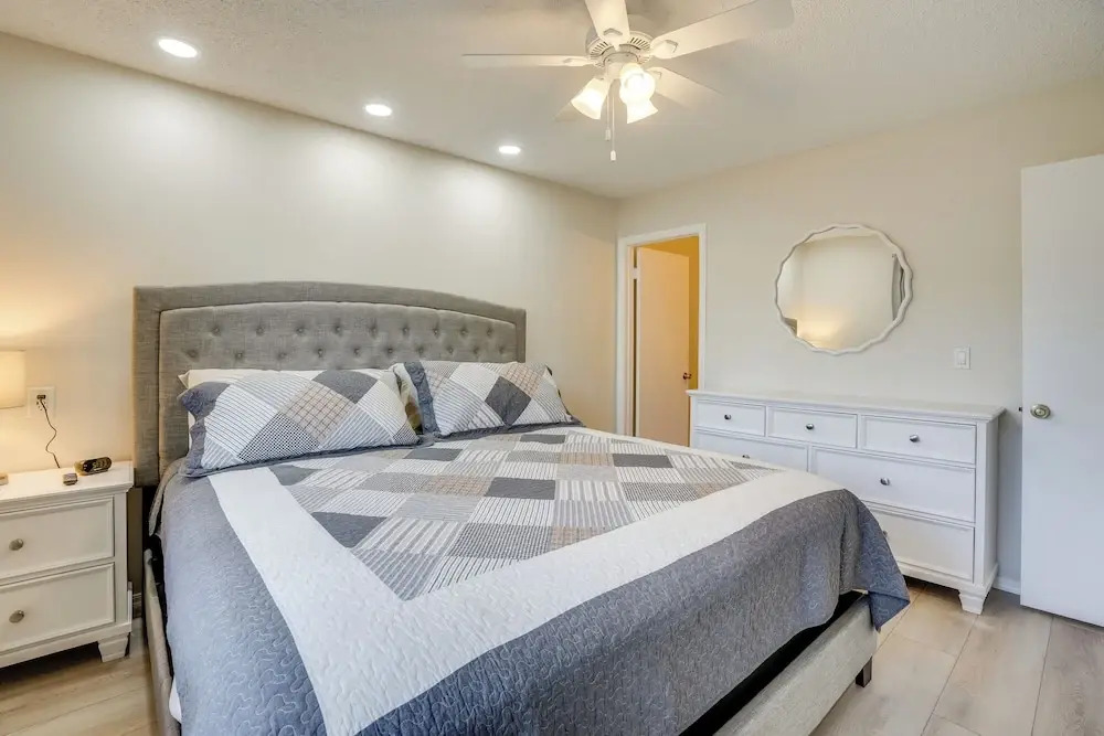 Patio + Pool Access: Golf Getaway in Peoria