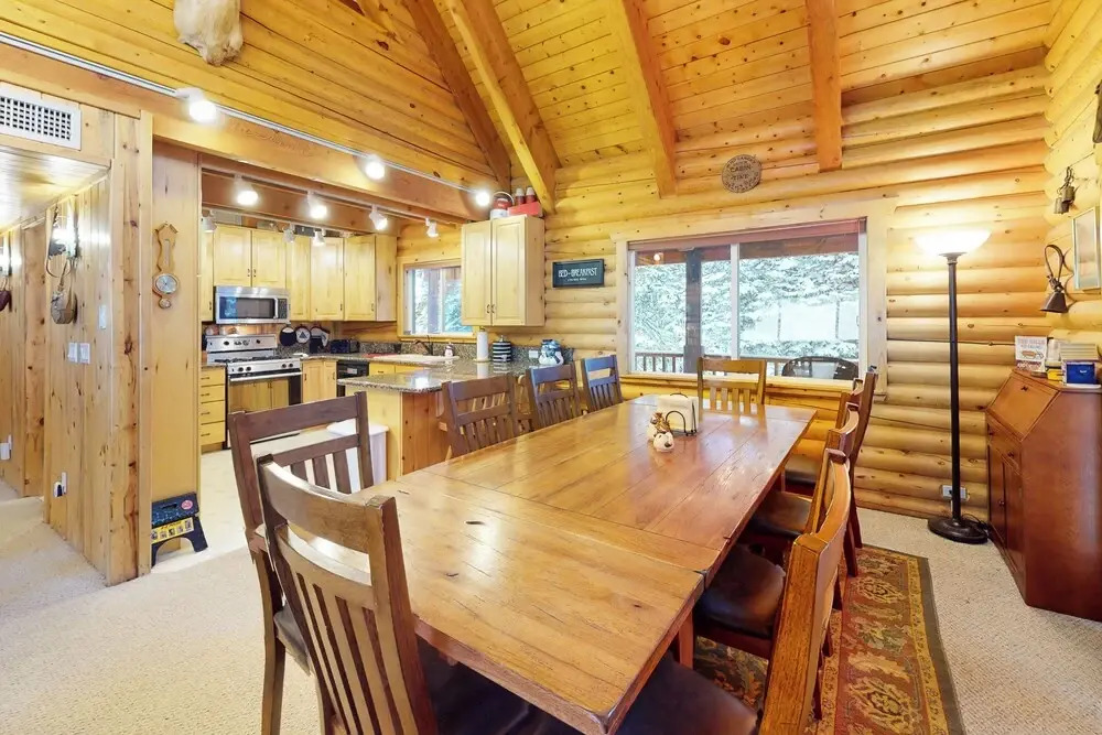 Quiet 2BR Fireplace Balcony W & D