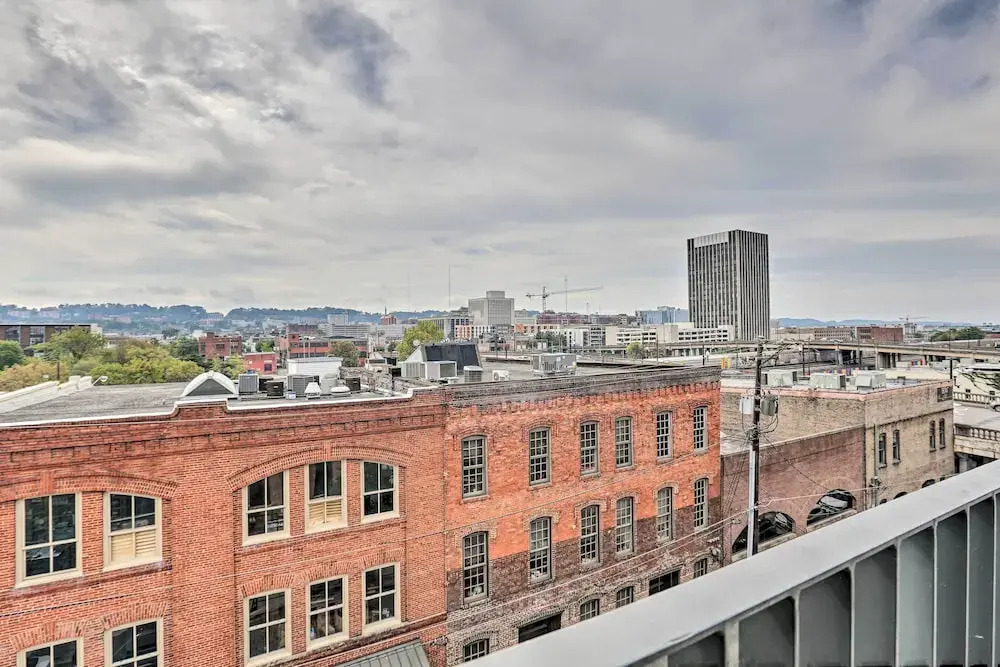 Modern Downtown Birmingham Condo w/ Rooftop Access