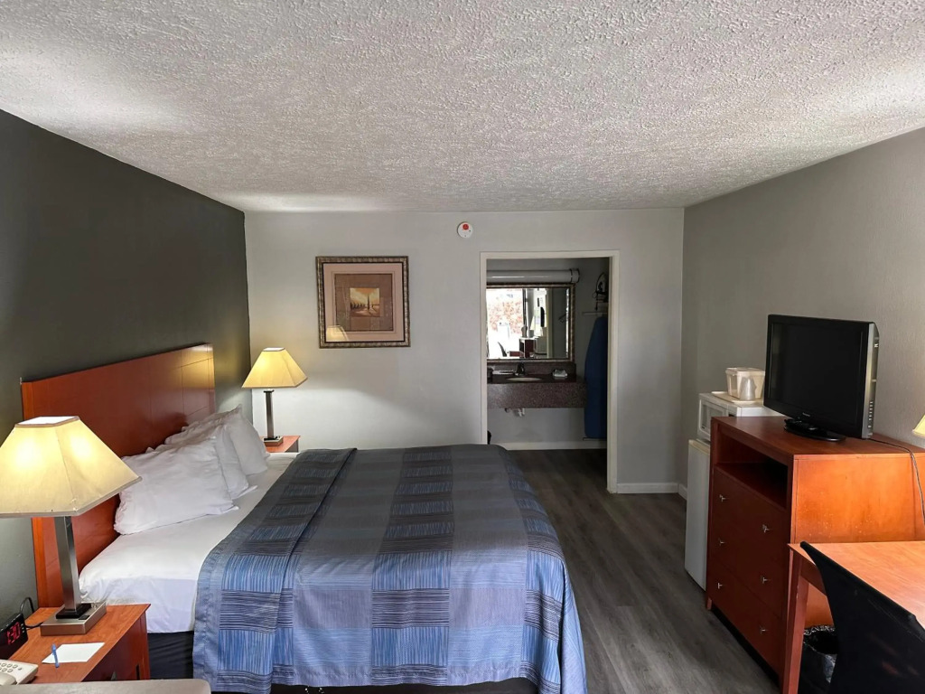 Wilkes-Barre Inn & Suites