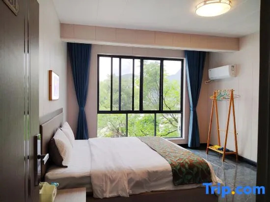 Yangshuo Gallery Moon House B&B (Shili Gallery Yulong River Branch)