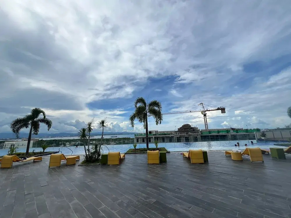 Condo Resort 1 Br by Rosenda B.