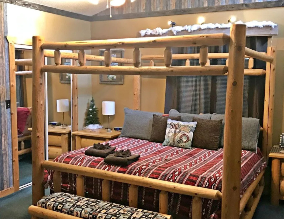 Alpine Vista - 3 Br cabin by RedAwning
