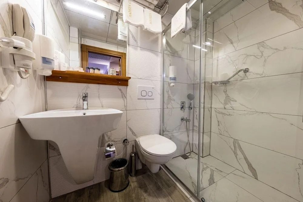 Madeen City Hotel
