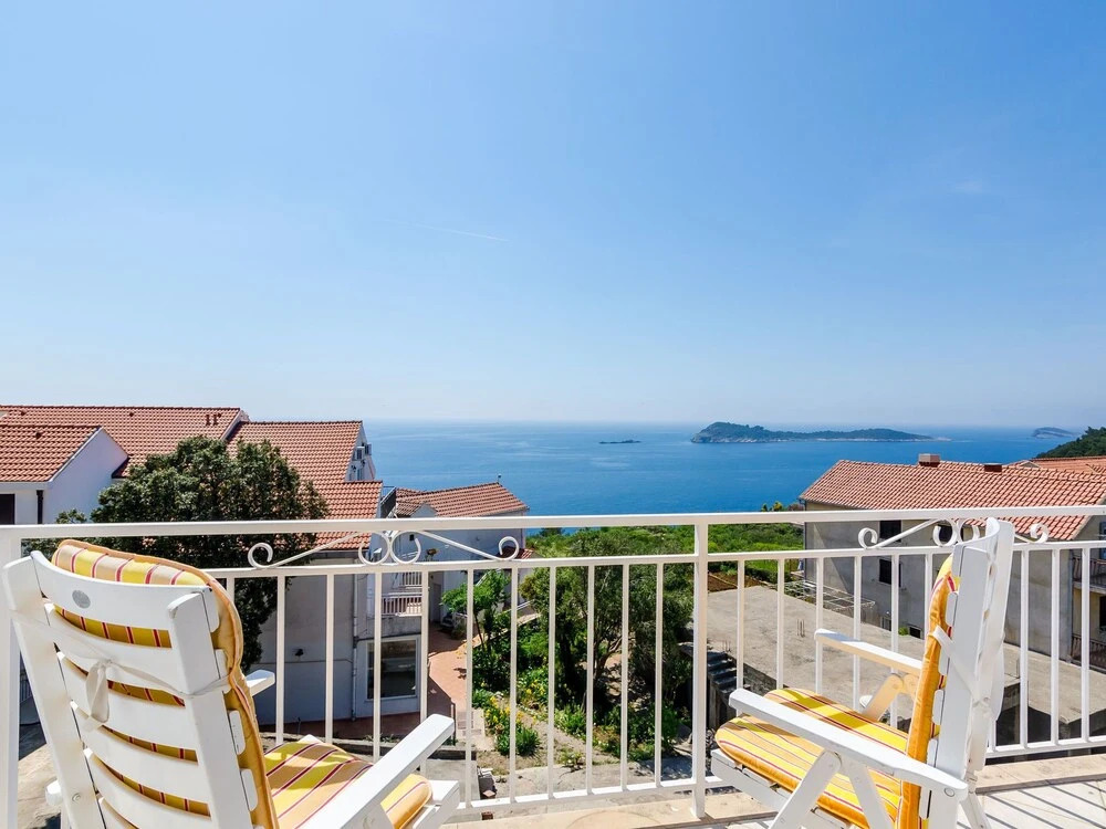 Comfortable Apartment With Amazing Seaview and Private Balcony,free Parking,wifi