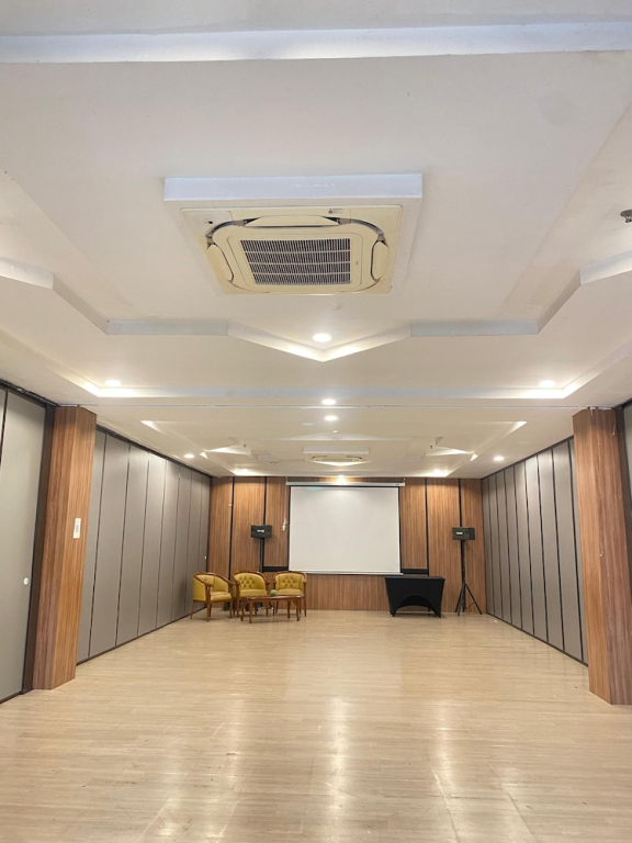 Adia Convention Center Hotel