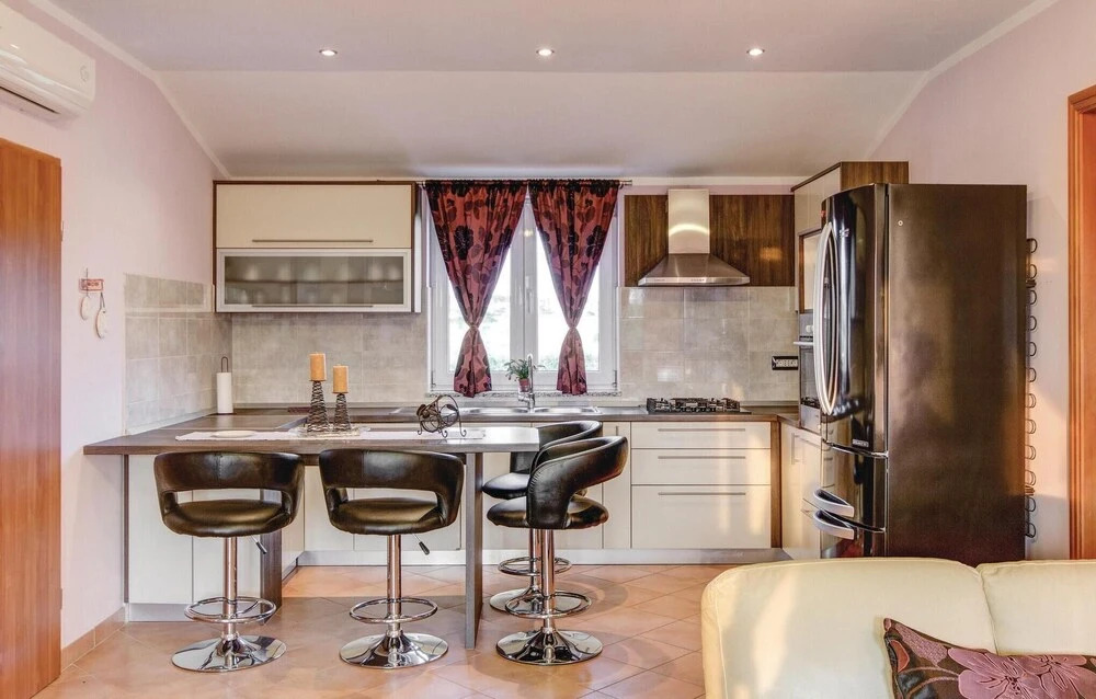 Five-Bedroom Holiday Home In Fazana
