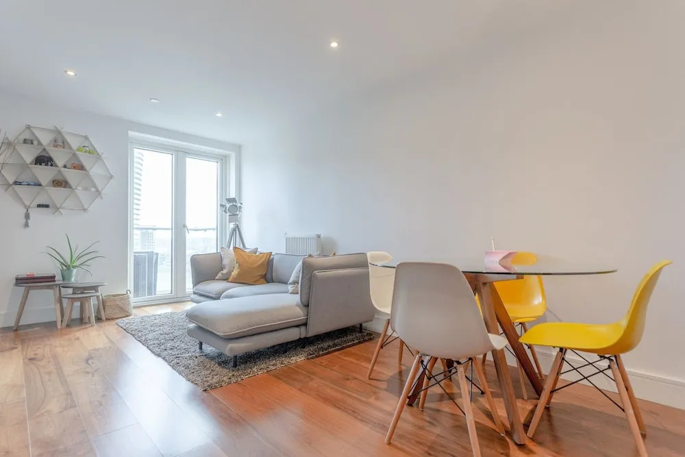 Beautifully Styled 1 Bed Flat in Canary Wharf High Rise