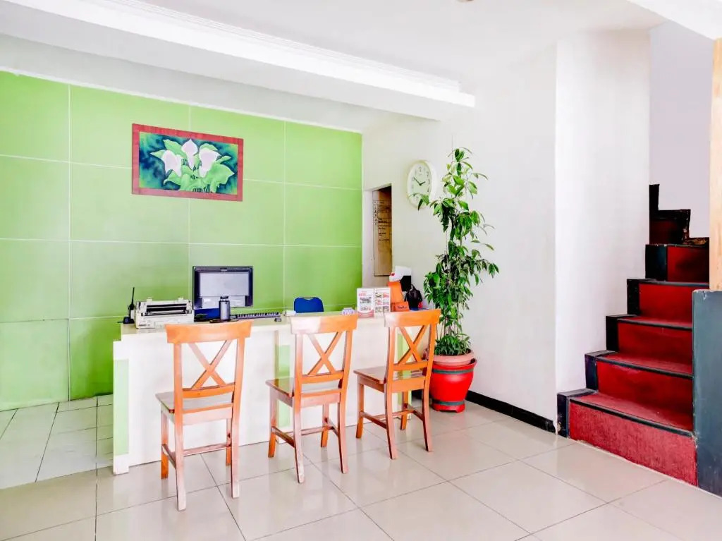 RedDoorz Plus @ Megamendung Puncak Bogor