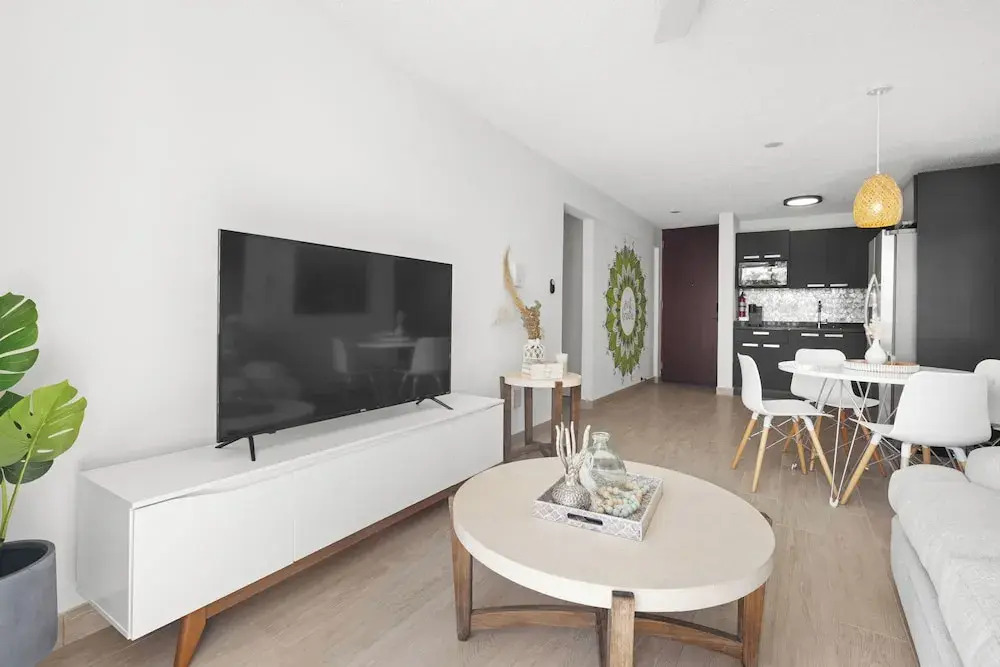 Private Balcony Welcomes Pets On-site Parking