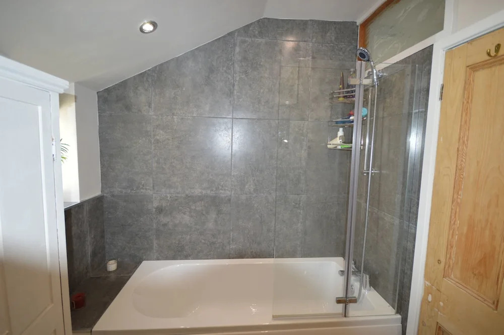 Charming 2 Bedroom Apartment Near Station