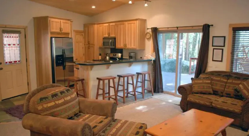 RedAwning Cabin #1L The Tree House