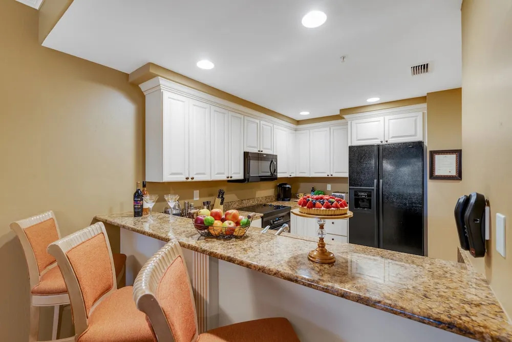 Hidden Jewel Unit 102 - 2 Br Condo