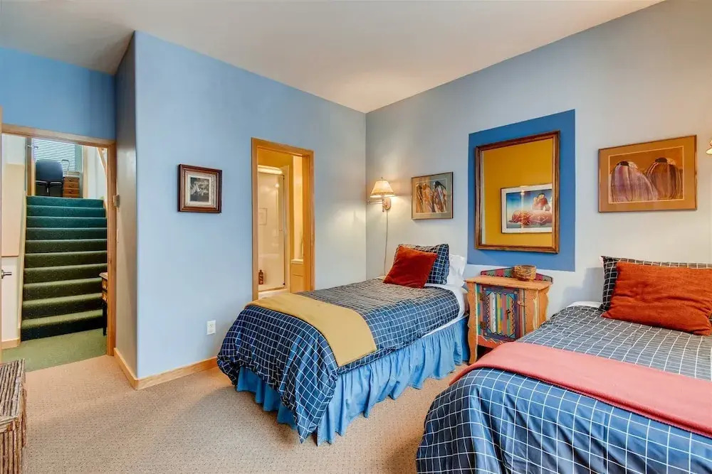 1-1220 Lionsridge Loop 3B