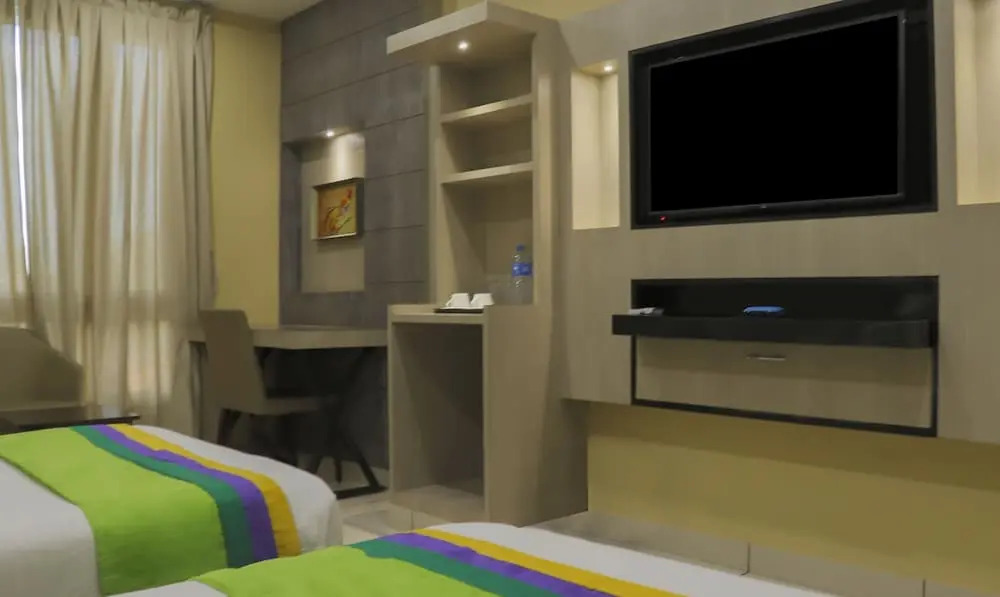 Hotel Galaxy Inn !! 5 Min From Nemcare Hospital