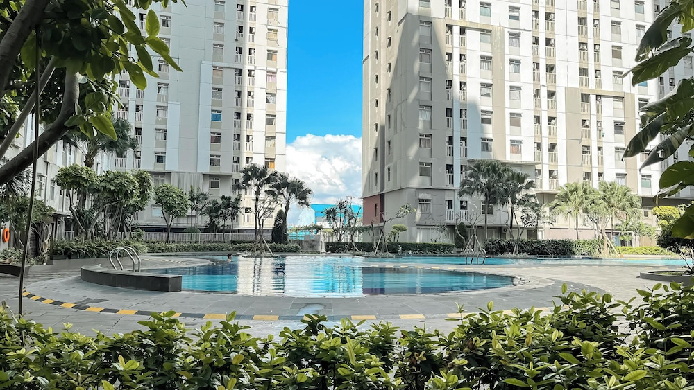 Delightful Studio At Apartment Green Bay Pluit