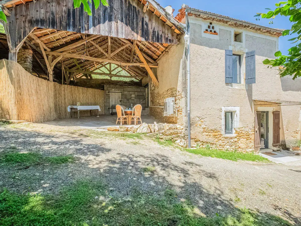 Tranquil Holiday Home in Soturac with pool