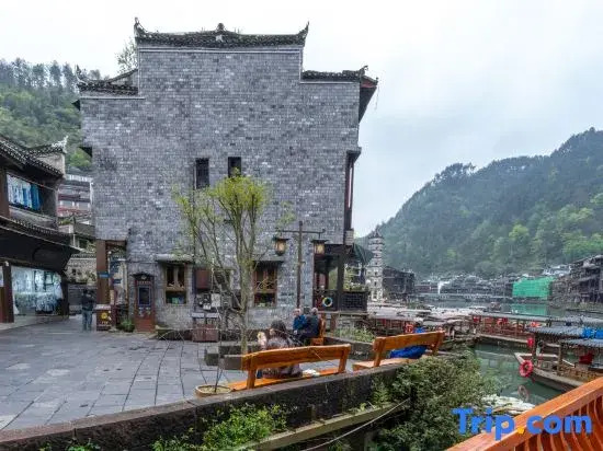 Miss Dong’s River View Homestay, Fenghuang Ancient Town