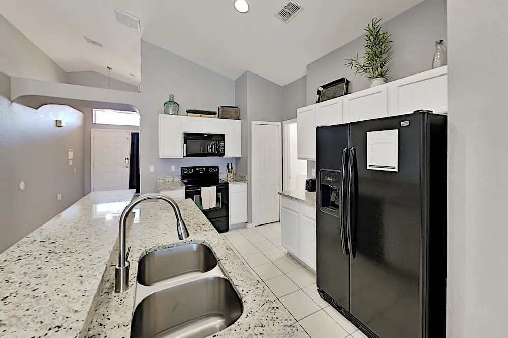 Peaceful W/ Lanai Pool - Near Disney! 4 Bedroom Home
