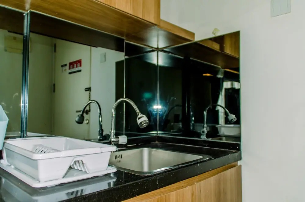 Comfort And Minimalist 2Br At Skylounge Tamansari Apartment
