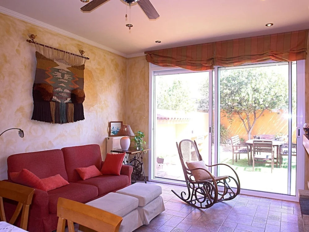 Boutique Holiday Home in Sant Pere Pescador With Garden and Garage