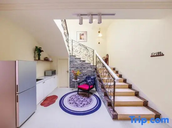 Yige Apartment (Shanghai National Exhibition and Convention Center Hongqiao Railway Station)