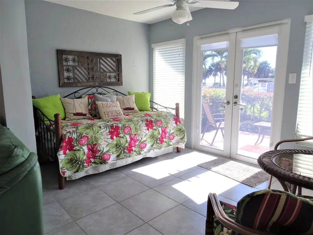 Sunset Royale - 112 2 Bedrooms 2 Bathrooms Condo