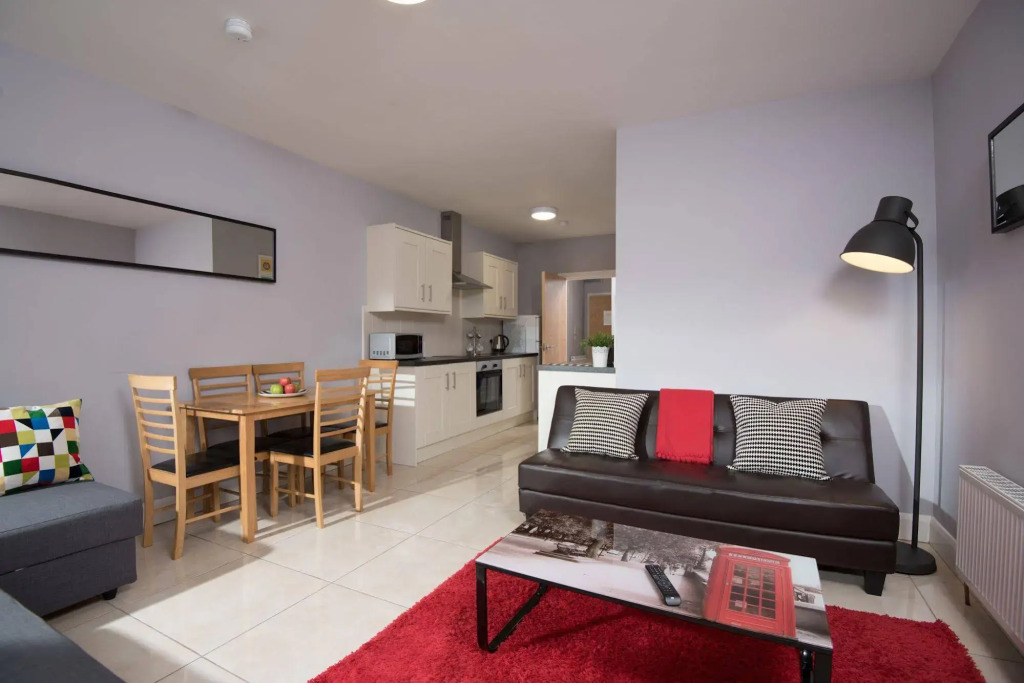 Giant Serviced Apartments