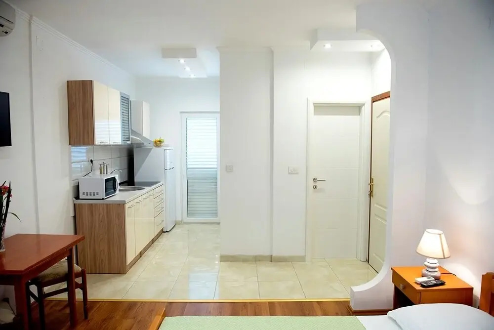 Robi - 50m From Beach - SA4