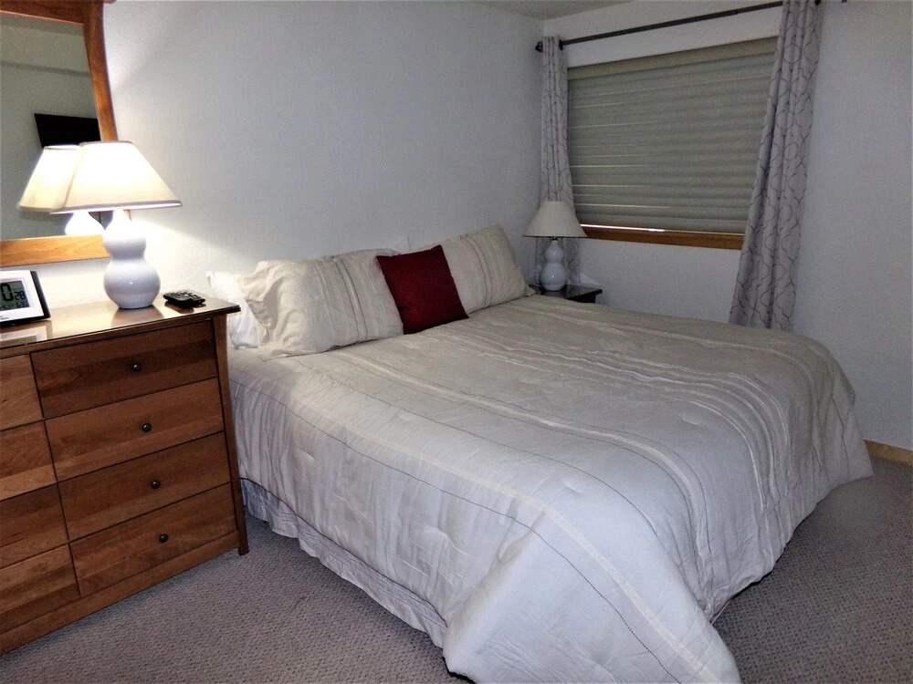 WHKM Watch Hill 2 bed 2 bath
