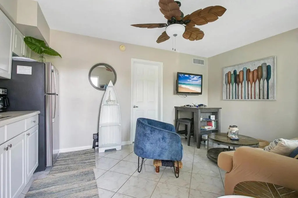 Five Palms Suite 201 - Daily - Weekly - Monthly